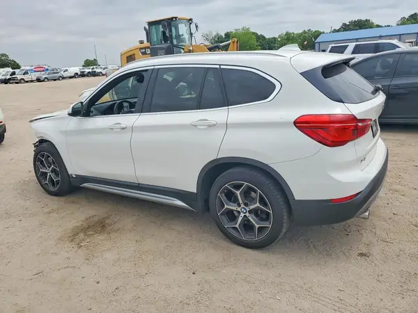 WBXHT3C55K5L37257 2019 BMW X1 - Image 2