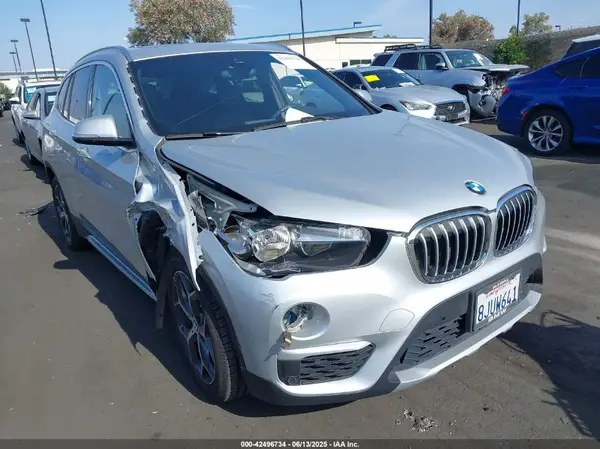 WBXHT3C56K5L38658 2019 BMW X1 - Image 1