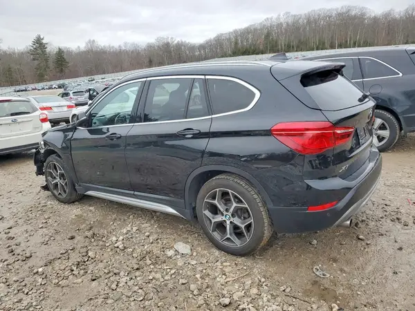 WBXHT3C58K5L37513 2019 BMW X1 - Image 2