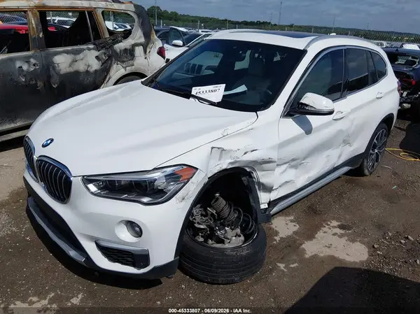 WBXHT3C59K5L37732 2019 BMW X1 - Image 2
