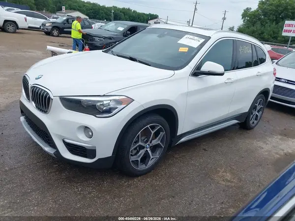 WBXHT3C59K5N47747 2019 BMW X1 - Image 2