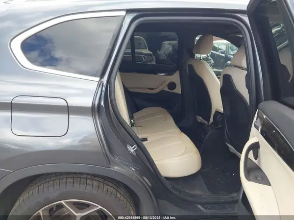 WBXHT3C5XK3H35594 2019 BMW X1 - Image 8