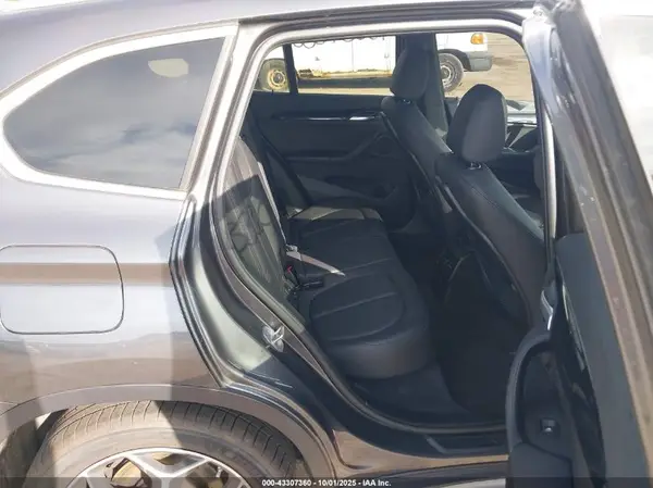 WBXHT3C5XK5L36637 2019 BMW X1 - Image 8