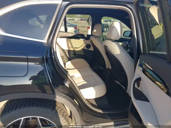 WBXHT3C5XK5L37562 2019 BMW X1 - Image 8