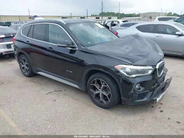 WBXHT3Z34H4A53528 2017 BMW X1 - Image 1