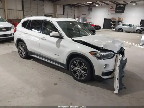 WBXHT3Z34H4A65727 2017 BMW X1 - Image 1