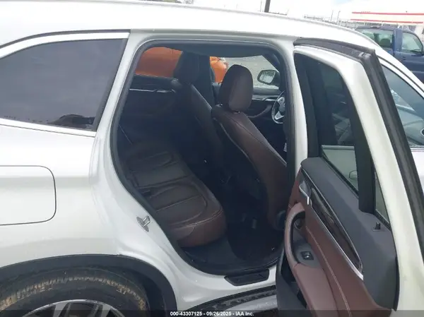 WBXHT3Z37G4A50685 2016 BMW X1 - Image 8