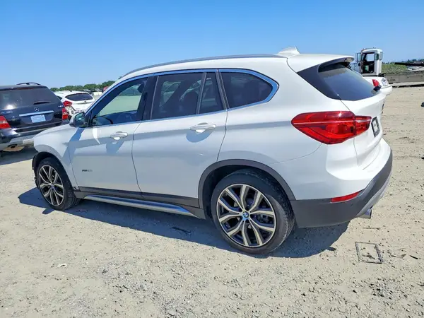 WBXHU7C30H5D71654 2017 BMW X1 - Image 2