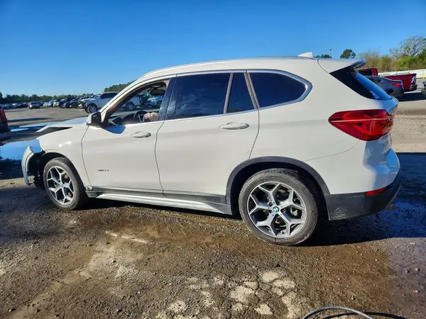 WBXHU7C30H5H35670 2017 BMW X1 - Image 2