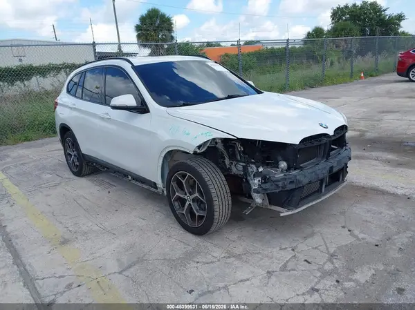 WBXHU7C30H5H37709 2017 BMW X1 - Image 1