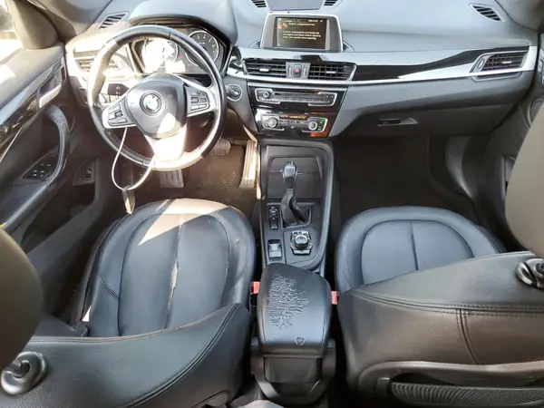 WBXHU7C30H5H38004 2017 BMW X1 - Image 8