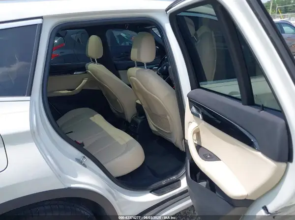 WBXHU7C30H5H38231 2017 BMW X1 - Image 8