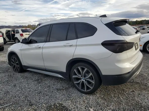 WBXHU7C30HP924563 2017 BMW X1 - Image 2