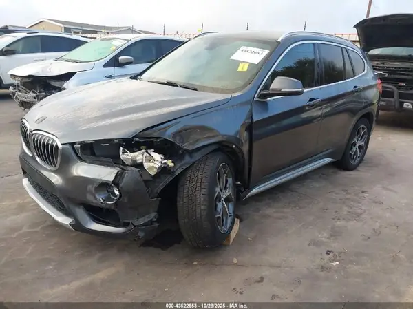 WBXHU7C30J3F04270 2018 BMW X1 - Image 2