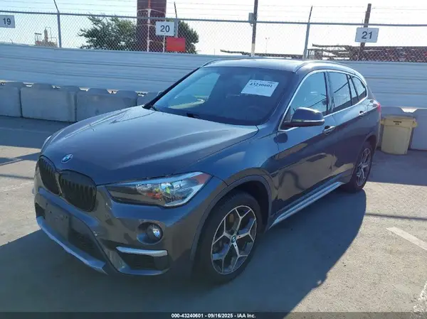 WBXHU7C30J3H42720 2018 BMW X1 - Image 2