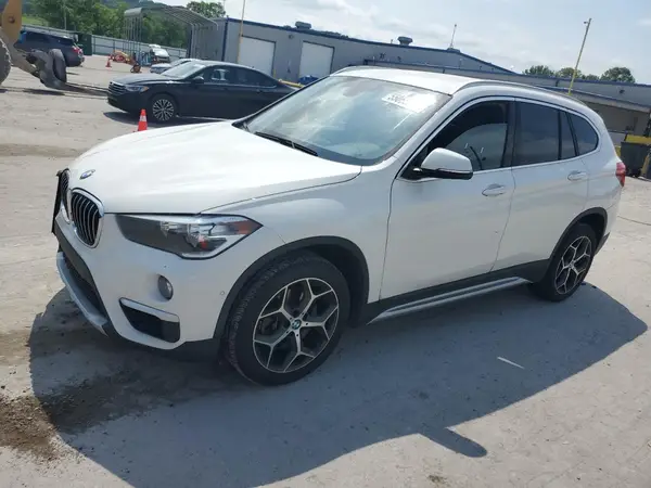 WBXHU7C30J3H42992 2018 BMW X1 - Image 1