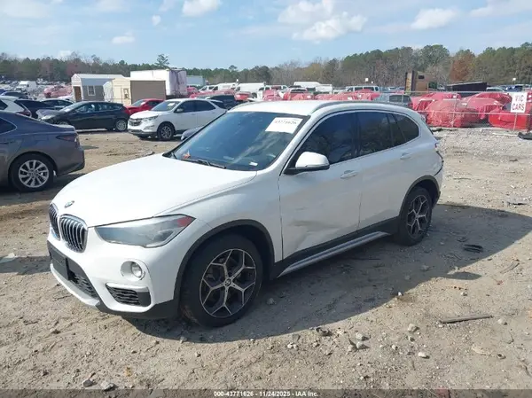 WBXHU7C30J3H43009 2018 BMW X1 - Image 2