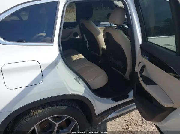 WBXHU7C30J3H43009 2018 BMW X1 - Image 8