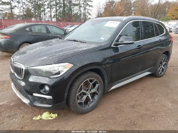 WBXHU7C30J3H43530 2018 BMW X1 - Image 2