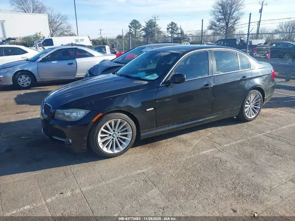 WBXHU7C30J3H43673 2018 BMW X1 - Image 2