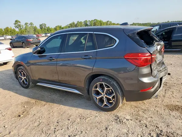 WBXHU7C30J3H43771 2018 BMW X1 - Image 2