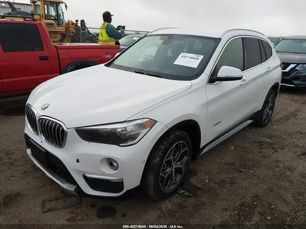 WBXHU7C30J5H39823 2018 BMW X1 - Image 2