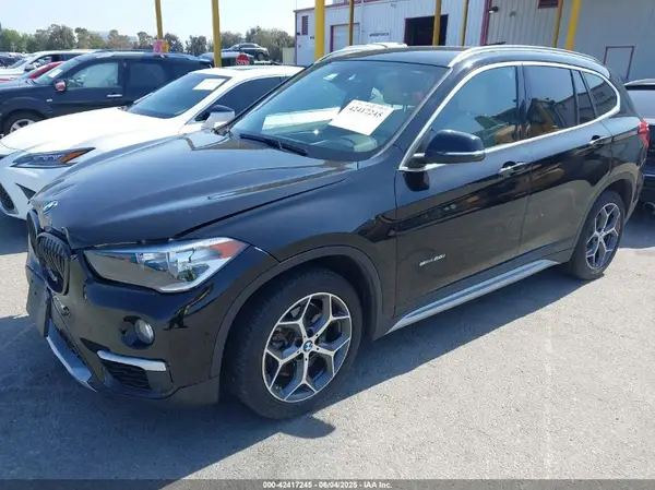 WBXHU7C30J5H39997 2018 BMW X1 - Image 2