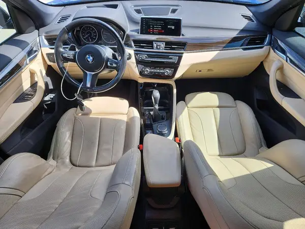 WBXHU7C30J5H40261 2018 BMW X1 - Image 8