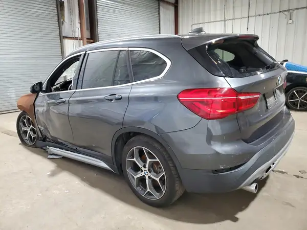WBXHU7C30J5H41040 2018 BMW X1 - Image 2