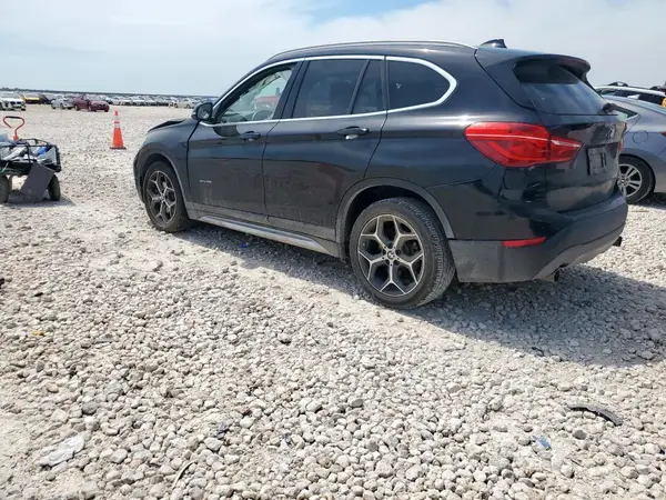 WBXHU7C30J5H42222 2018 BMW X1 - Image 2
