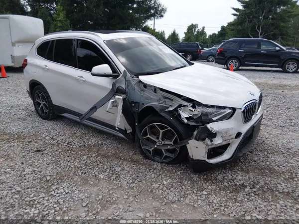 WBXHU7C30J5H43077 2018 BMW X1 - Image 1