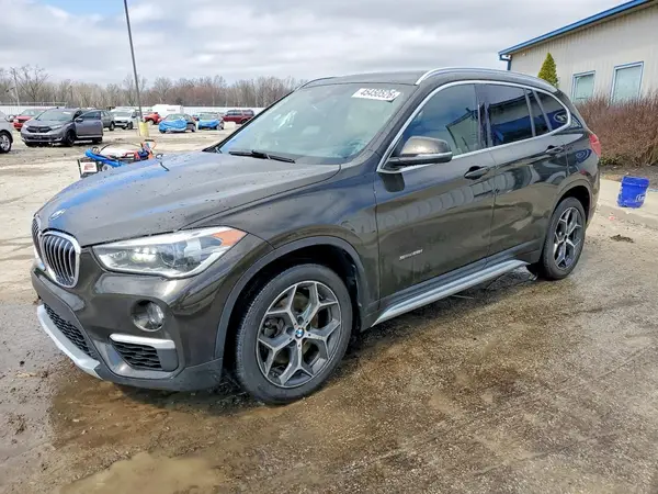 WBXHU7C30J5H43094 2018 BMW X1 - Image 1