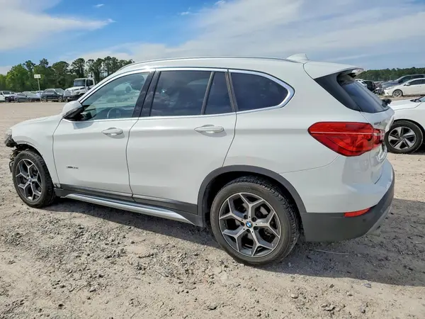 WBXHU7C30J5H43483 2018 BMW X1 - Image 2