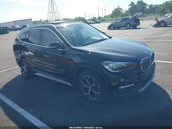 WBXHU7C30J5H44696 2018 BMW X1 - Image 1