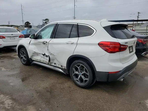 WBXHU7C30J5L04877 2018 BMW X1 - Image 2