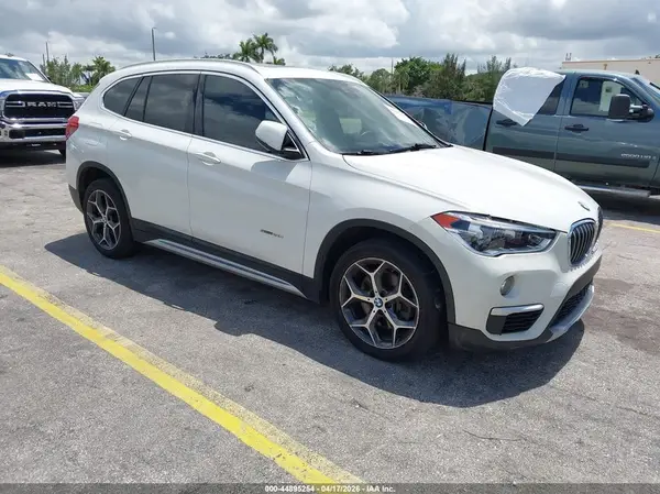 WBXHU7C30J5L05334 2018 BMW X1 - Image 1