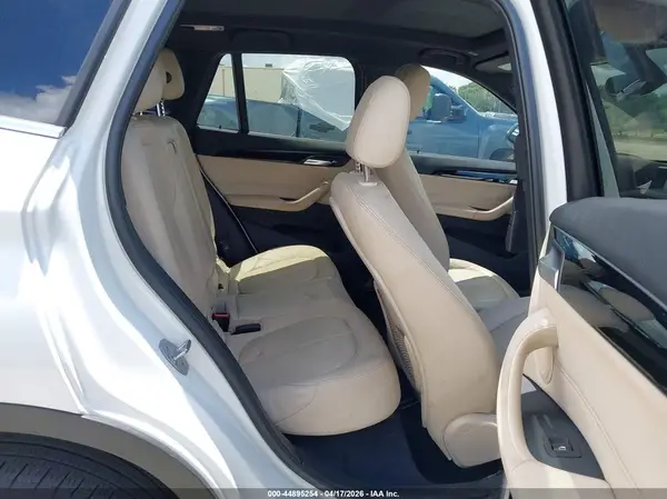 WBXHU7C30J5L05334 2018 BMW X1 - Image 8