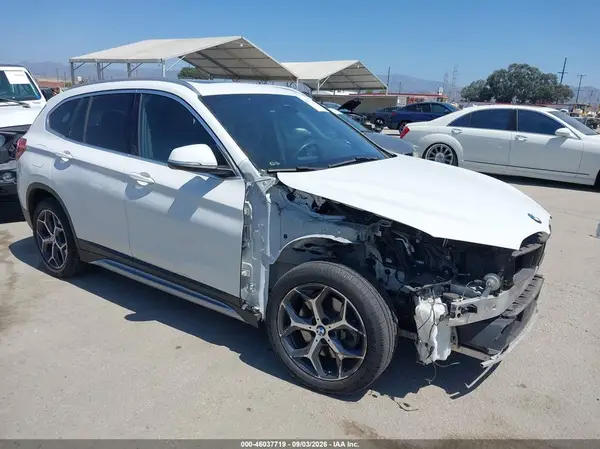 WBXHU7C30J5L06418 2018 BMW X1 - Image 1