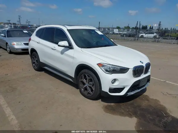 WBXHU7C30J5L06838 2018 BMW X1 - Image 1