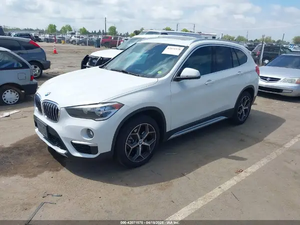 WBXHU7C30J5L06838 2018 BMW X1 - Image 2