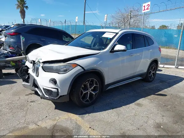 WBXHU7C30J5L07200 2018 BMW X1 - Image 2