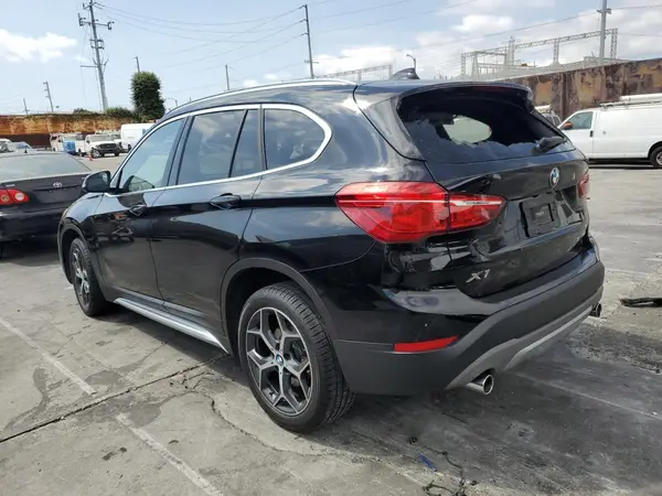 WBXHU7C30J5L09321 2018 BMW X1 - Image 2