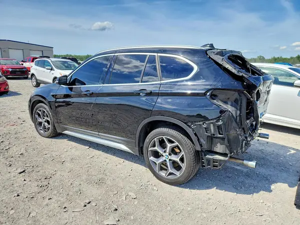 WBXHU7C30J5L09433 2018 BMW X1 - Image 2