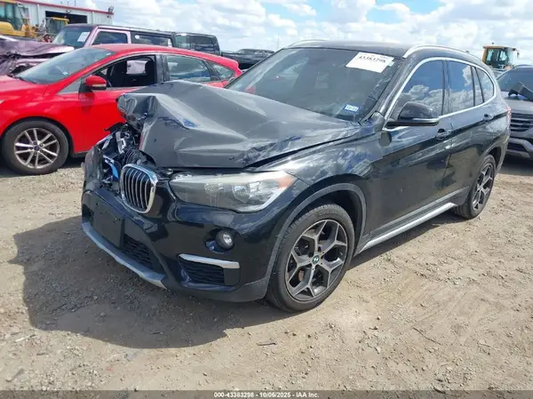WBXHU7C30J5L09609 2018 BMW X1 - Image 2