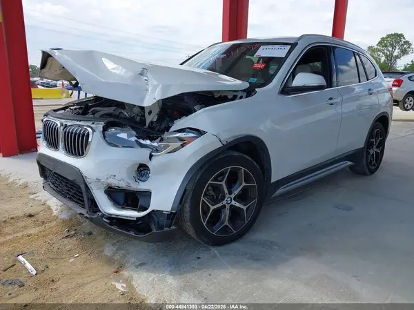 WBXHU7C30J5L09626 2018 BMW X1 - Image 2