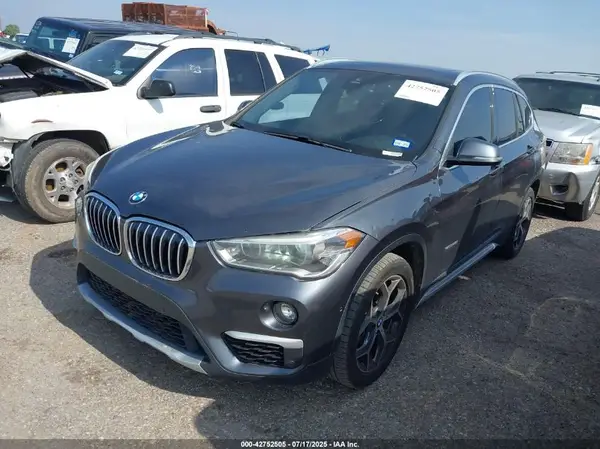 WBXHU7C31H5H34897 2017 BMW X1 - Image 2