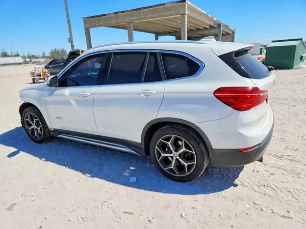 WBXHU7C31H5H34978 2017 BMW X1 - Image 2