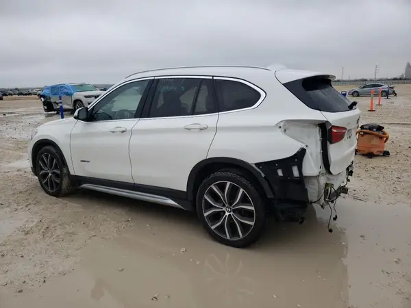 WBXHU7C31H5H37573 2017 BMW X1 - Image 2