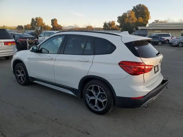 WBXHU7C31H5H37766 2017 BMW X1 - Image 2