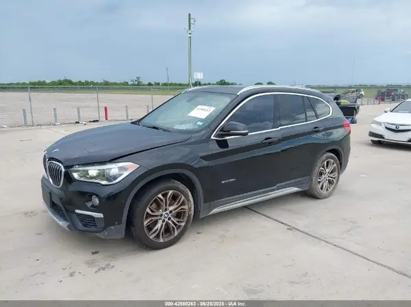 WBXHU7C31HP924801 2017 BMW X1 - Image 2